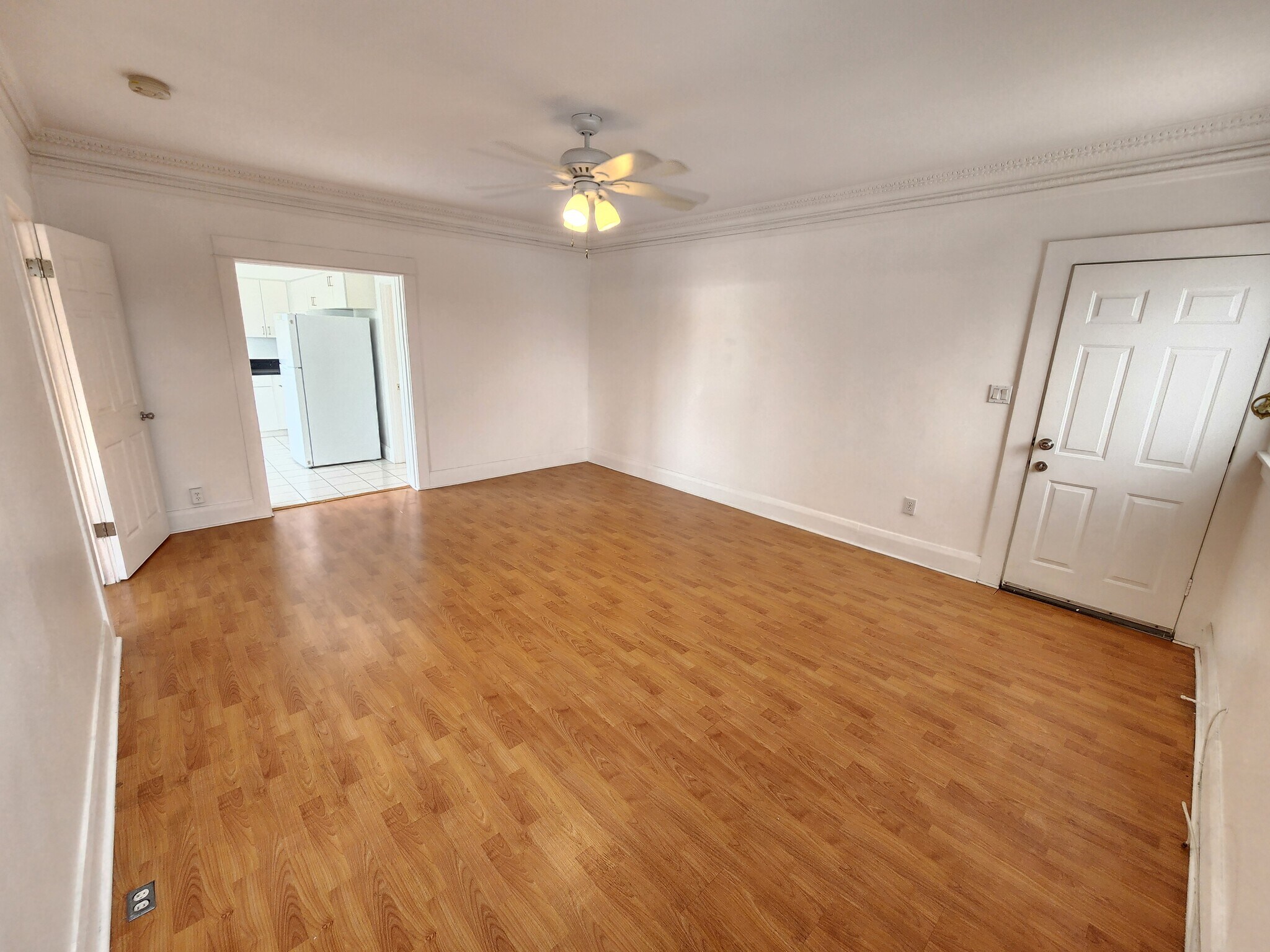 Building Photo - 820 N Edgemont St