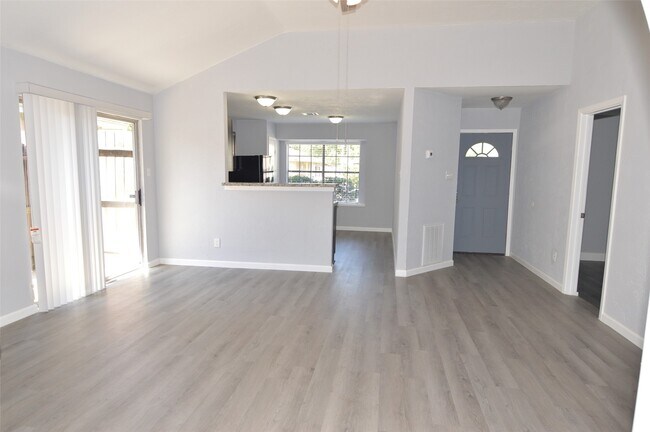 Building Photo - 5214 Beaverhill Dr