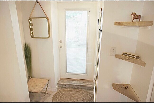 Building Photo - 21 Arenta St