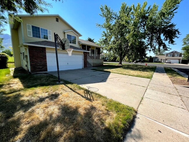 Building Photo - Great 4 Bed/3 Bath home in Layton