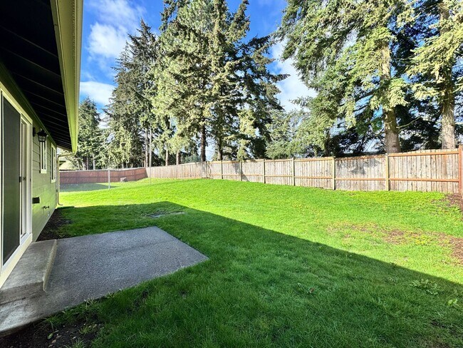 Building Photo - 17402-17404 8TH AVE CT E