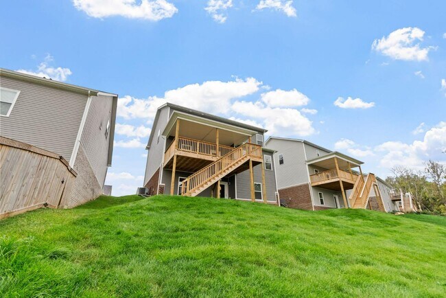 Building Photo - 677 Shaker Dr