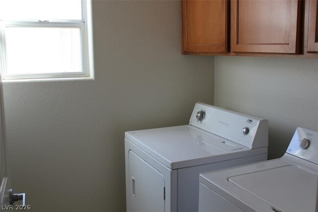 Building Photo - 8749 S Evan Lilas St