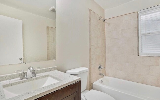 Building Photo - 808 Bisson Loop