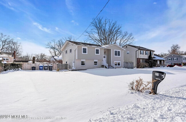 Building Photo - 27 Oak Leaf Ln