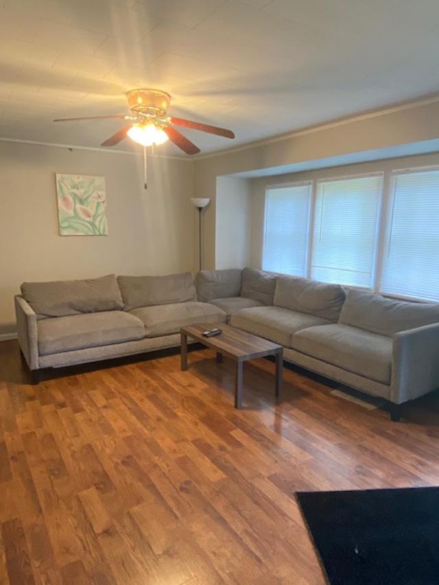 Building Photo - Quiet Neighborhood 3 Bedroom Home with Garage