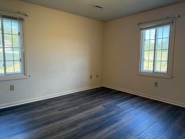 Building Photo - 1101 Lakeview Pl