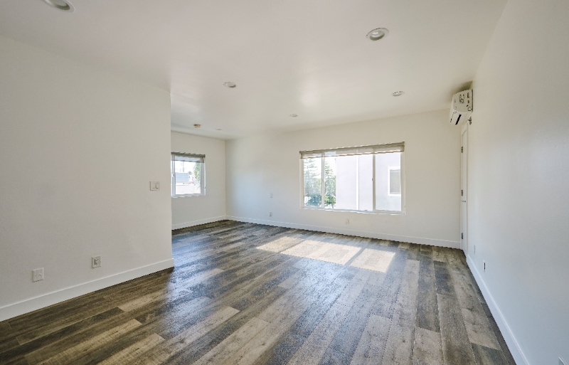 Building Photo - 1333 W 36th Pl