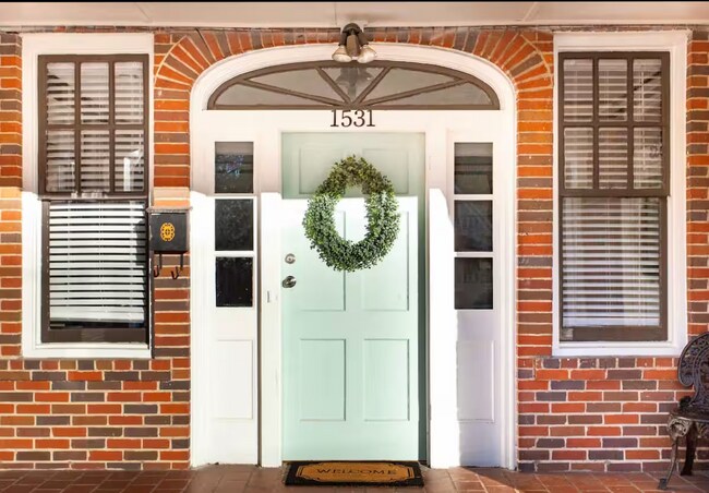 Building Photo - Midtown Duplex