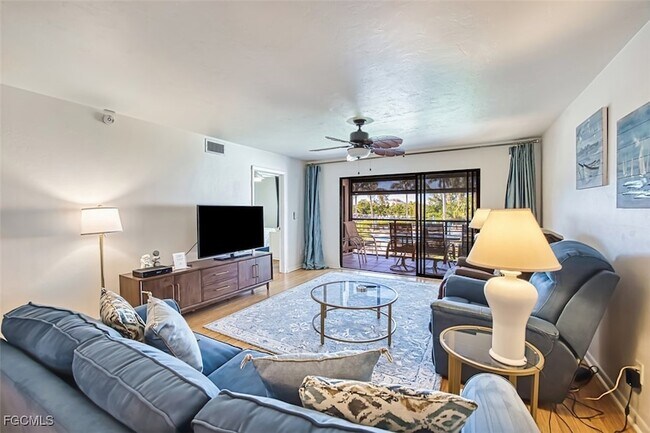 Building Photo - 226 3rd St W