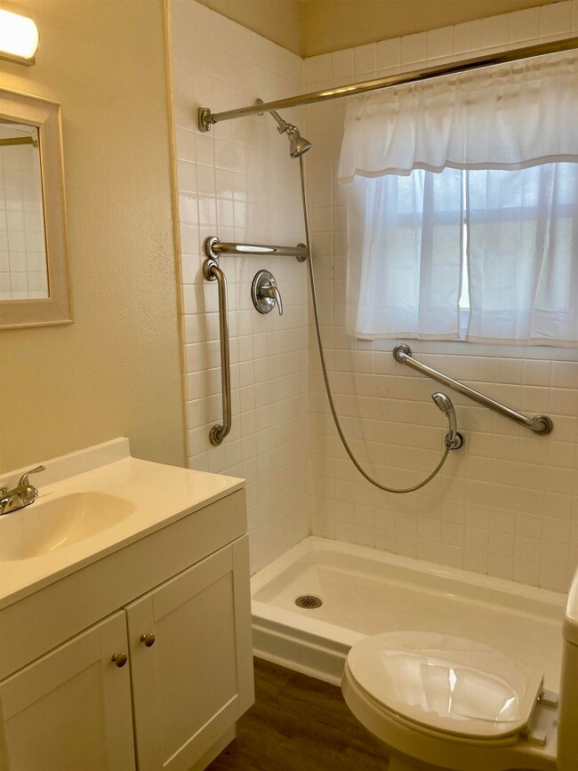 Building Photo - 703 W Ollie St