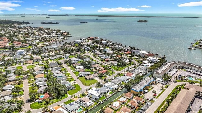 Building Photo - 572 Baywood Dr N