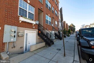 Building Photo - 514 Hobart Pl NW