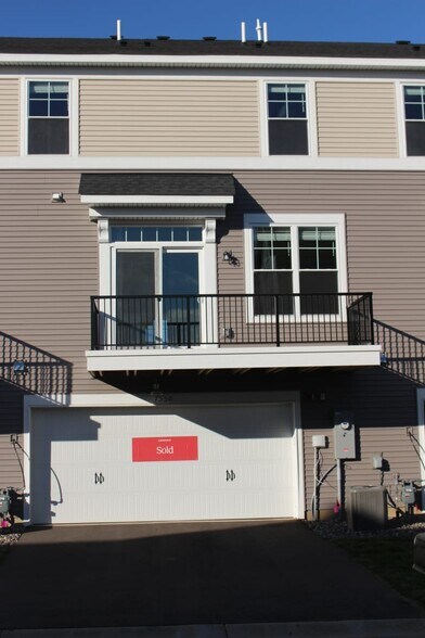 Rear Entry - 7558 38th St N