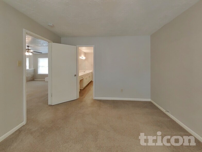 Building Photo - 12027 Arrowhead Glen Dr