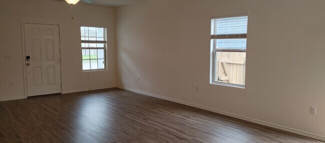 Building Photo - 3420 Lodgepole Dr