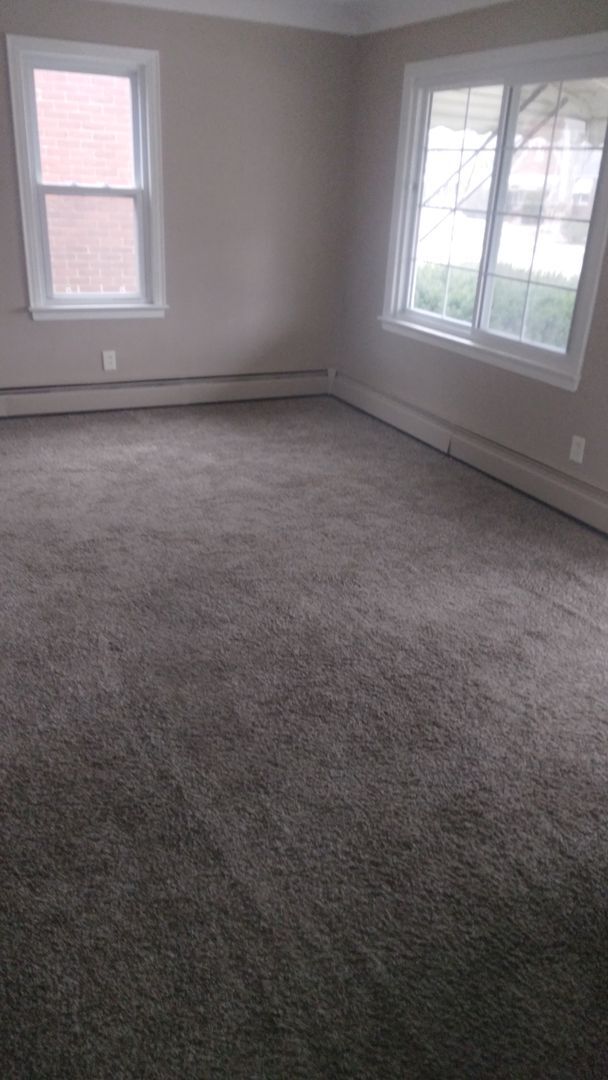 Building Photo - 2/1 brick Home CALL DIANA FOR A SHOWING AT...