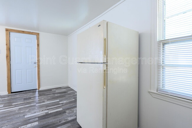 Building Photo - 854 S Belmont St