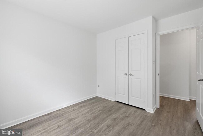 Building Photo - 46601 Carriage Ct
