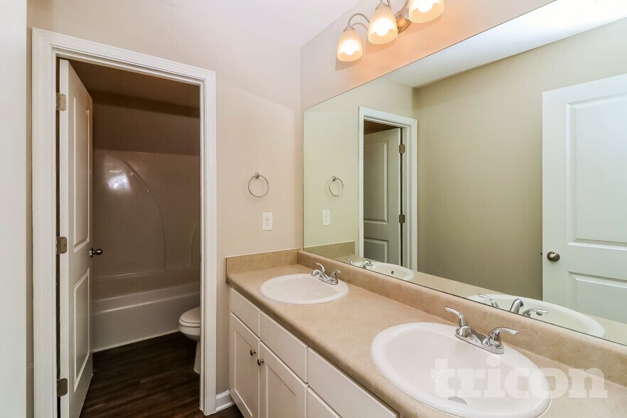 Building Photo - 309 Oxbow St