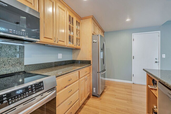 Building Photo - Stylish & Comfort Home in Prime San Jose Location