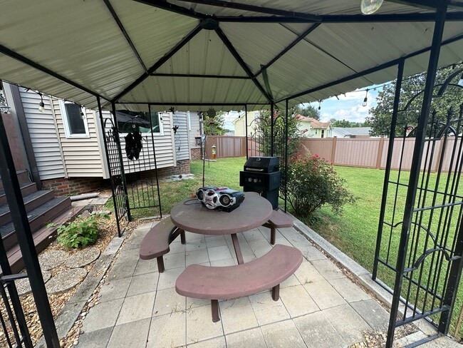 Building Photo - FULLY FURNISHED, SINGLE-FAMILY HOME IN NOR...