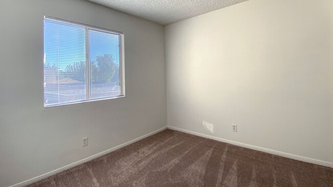 Building Photo - Great 3 bedroom and 1.5 bath townhouse with a small yard and 2 car garage.