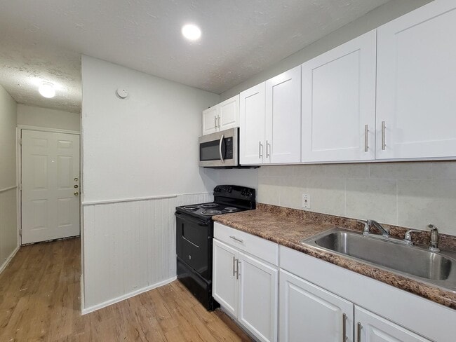 Building Photo - 711 Ave A Ave