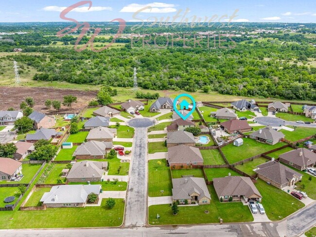 Building Photo - Stunning 5 bedroom, 3.5 bath in Elk Ridge Estates!