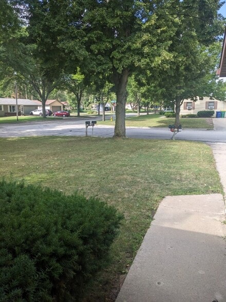 Front yard - 1237 Shepherds Path