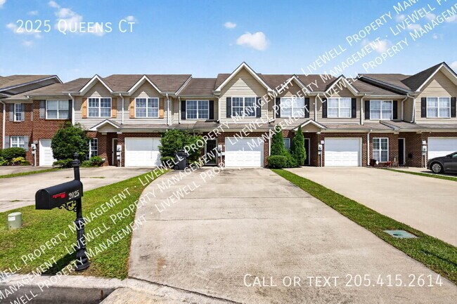 Building Photo - 2025 Queens Ct