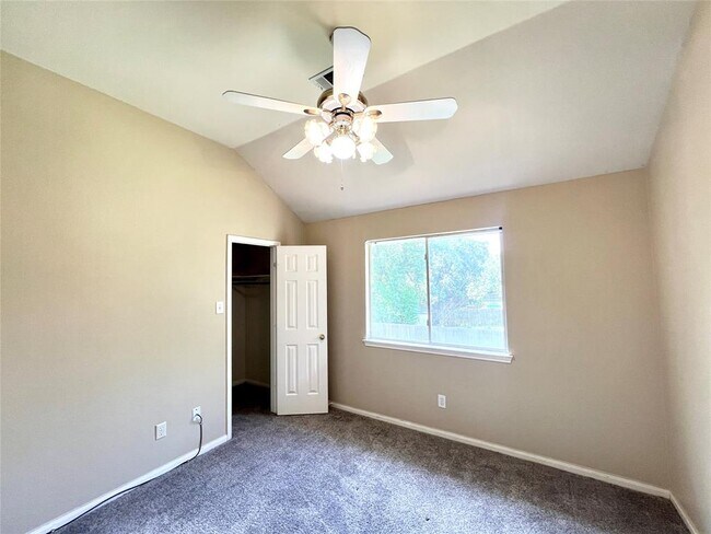 Building Photo - 22847 Red River Dr