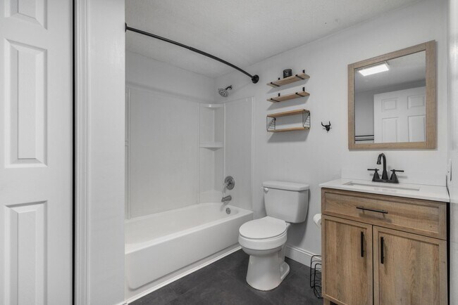 Building Photo - 207 Morelock Dr