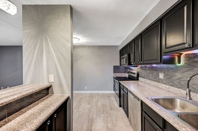 Building Photo - GATED COMMUNITY CONDO WITH BRAND NEW UPGRADES THROUGHOUT