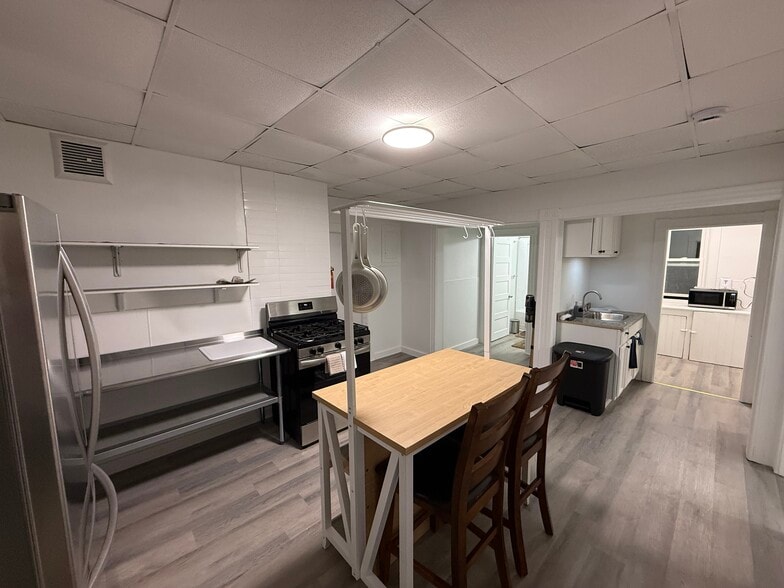 Building Photo - 25 Wyman St