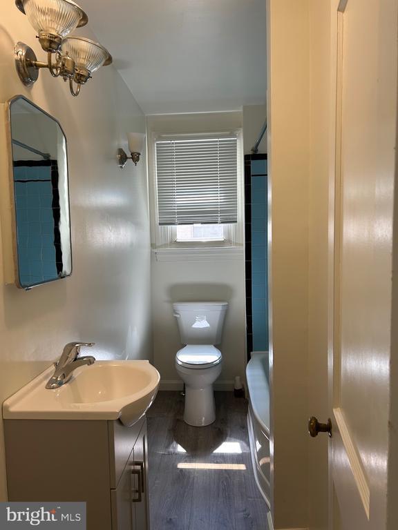 Building Photo - 206 W Gay St