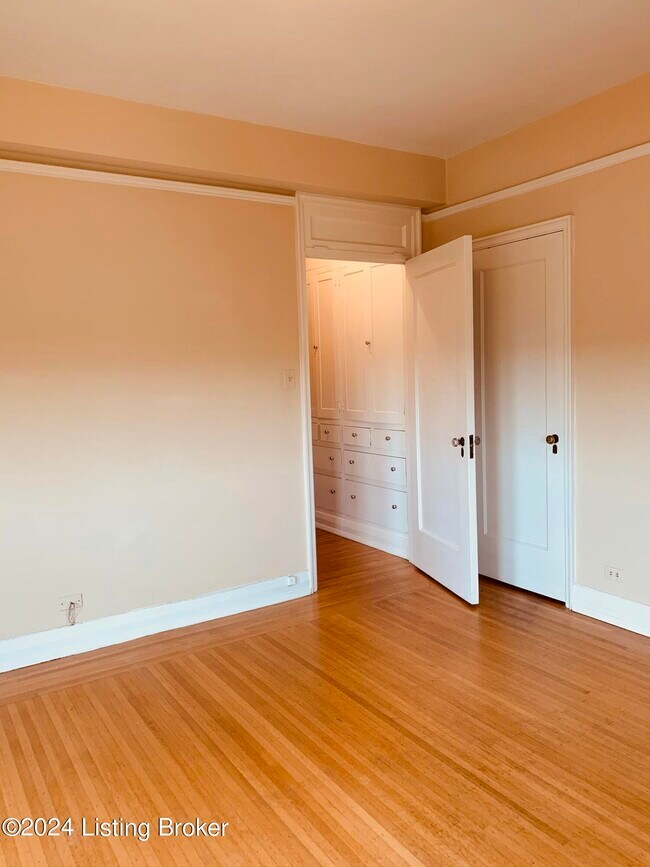Building Photo - 2140 Bonnycastle Ave