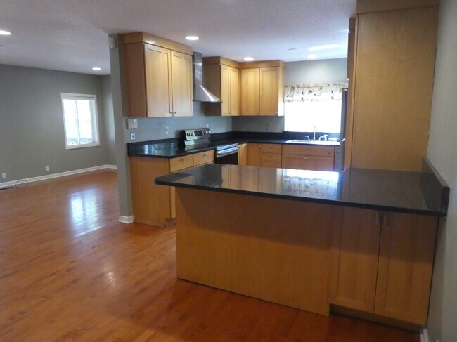 Building Photo - 1420 Dollar St