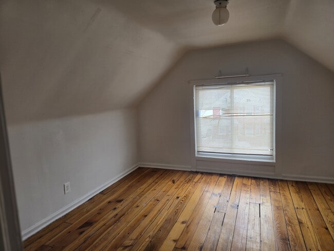 Building Photo - 633 Westminster St