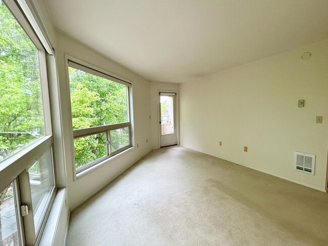 Building Photo - North Capitol Hill Condo