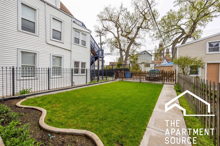 Building Photo - 2933 N Ridgeway Ave