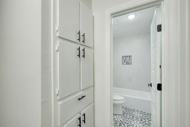 Building Photo - 1702 Wagon Gap Dr