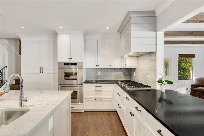 Building Photo - 1100 Kingston Dr NE