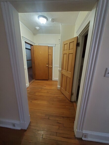 Building Photo - 364 Riverway