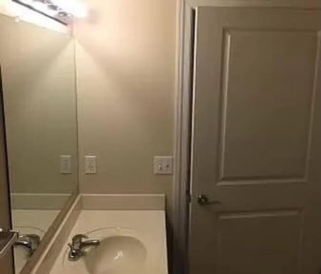 Building Photo - Gorgeous condo for rent