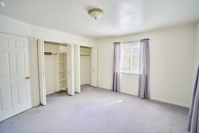 Building Photo - 850 E 550 S