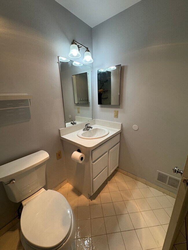 Building Photo - 2802 Stoney Ridge Dr