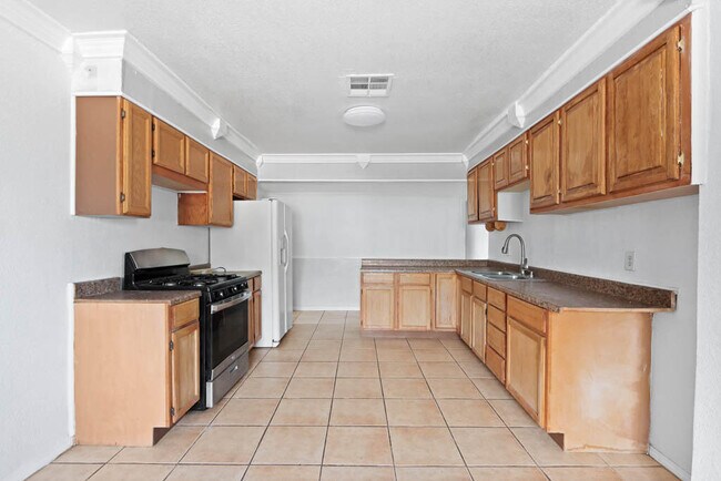 Building Photo - 1260 Las Pompas Rd