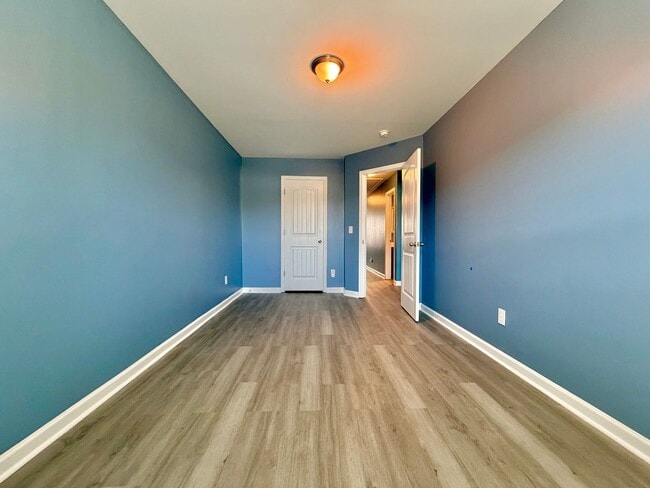 Building Photo - Updated 3BR Townhome | Community Pool, Gym, Pickleball, & Tennis Courts | Easy RTP Access