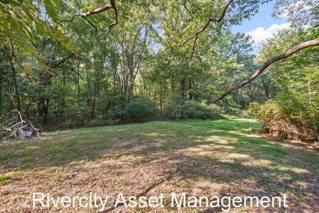 Building Photo - You Don't Want To Miss This One!!!!! It Is A Must See!!!!!! PRICE REDUCTION, SECTION 8 WELCOMED!!!!